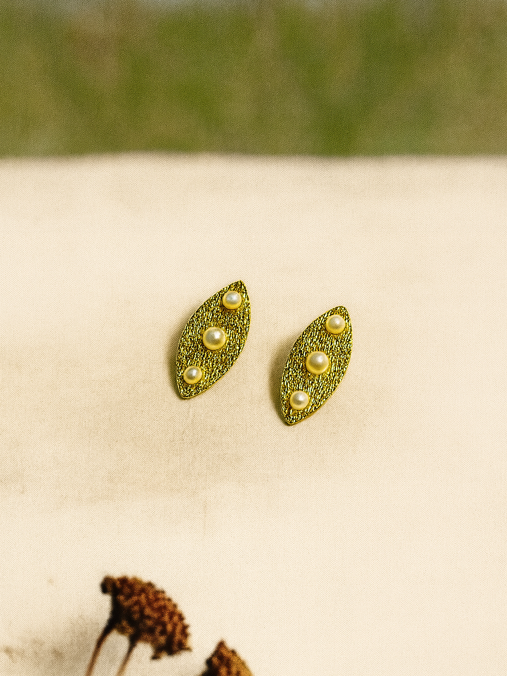 Golden stud Earring with Pearls