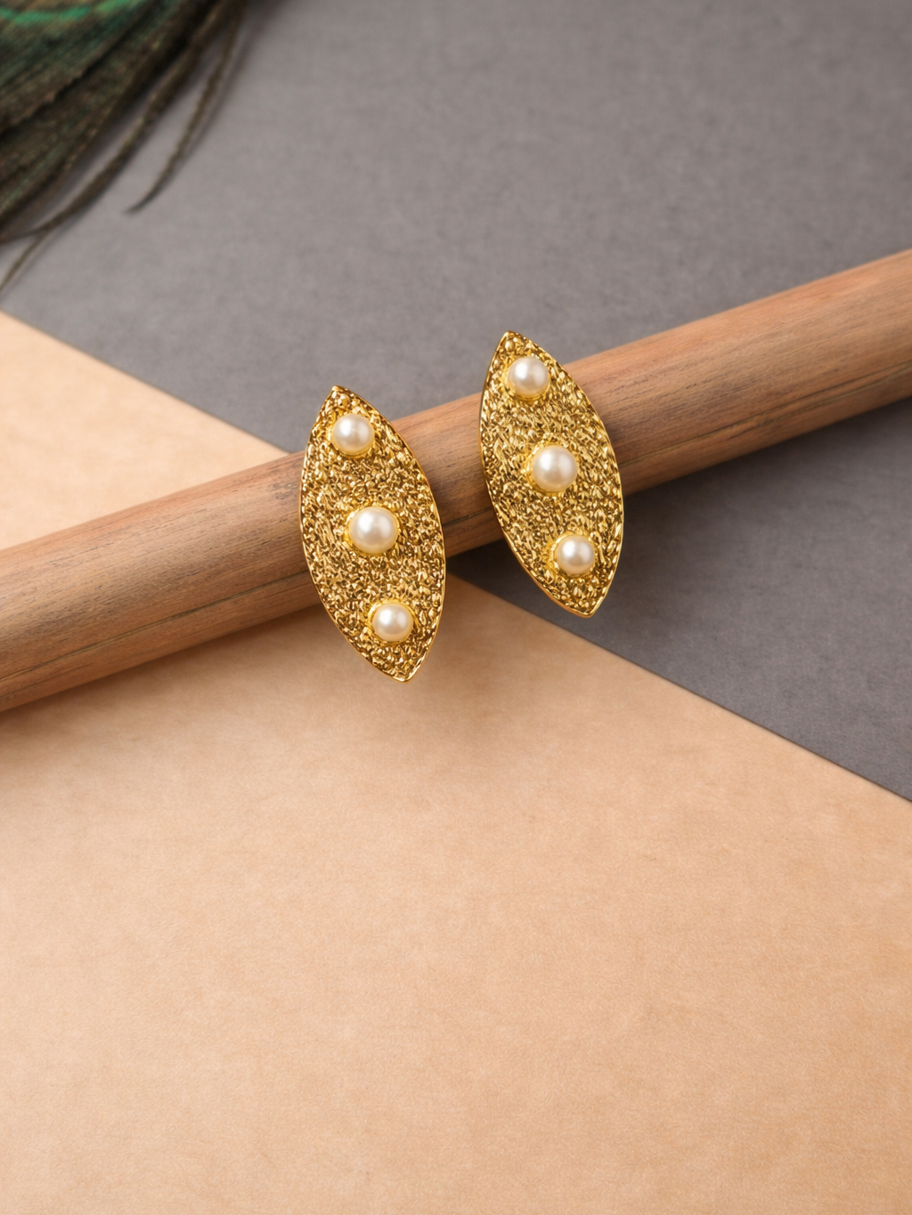 Golden stud Earring with Pearls