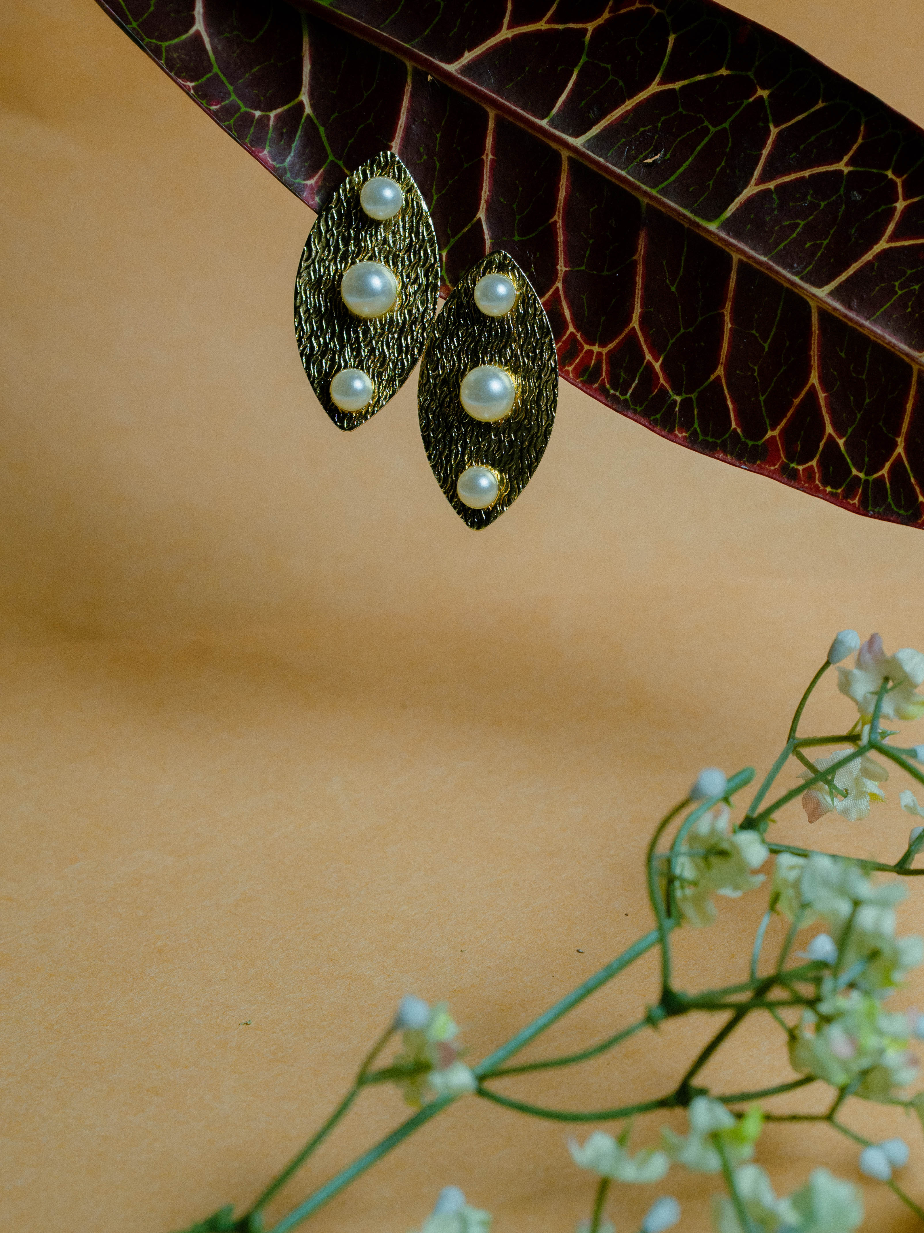 Golden stud Earring with Pearls
